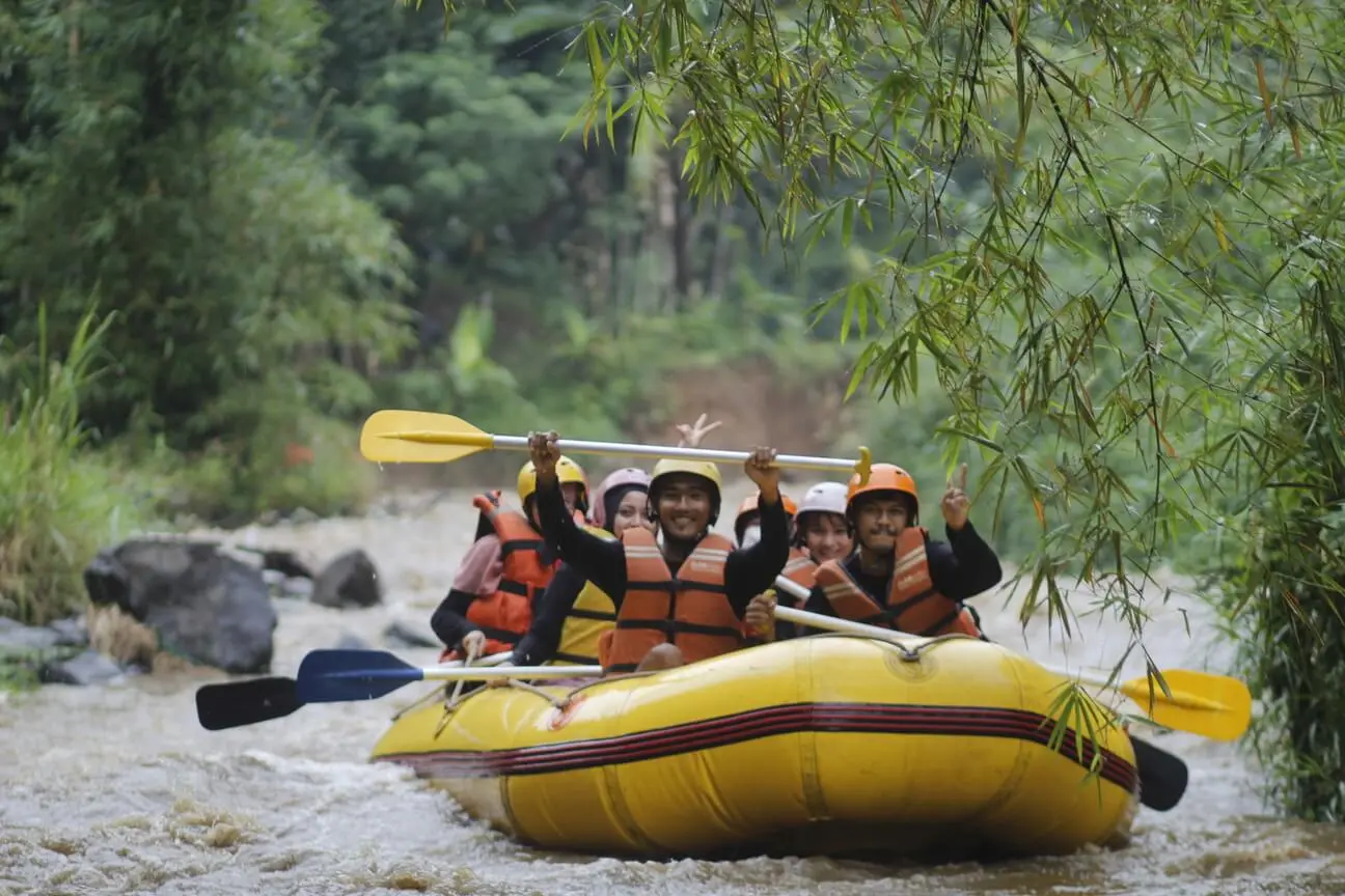 gambar untuk rafting - heirs travel and event organizer